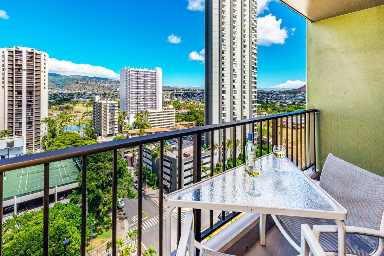 Mountain Views & Steps To Beach - Free Parking! Honolulu Exterior photo