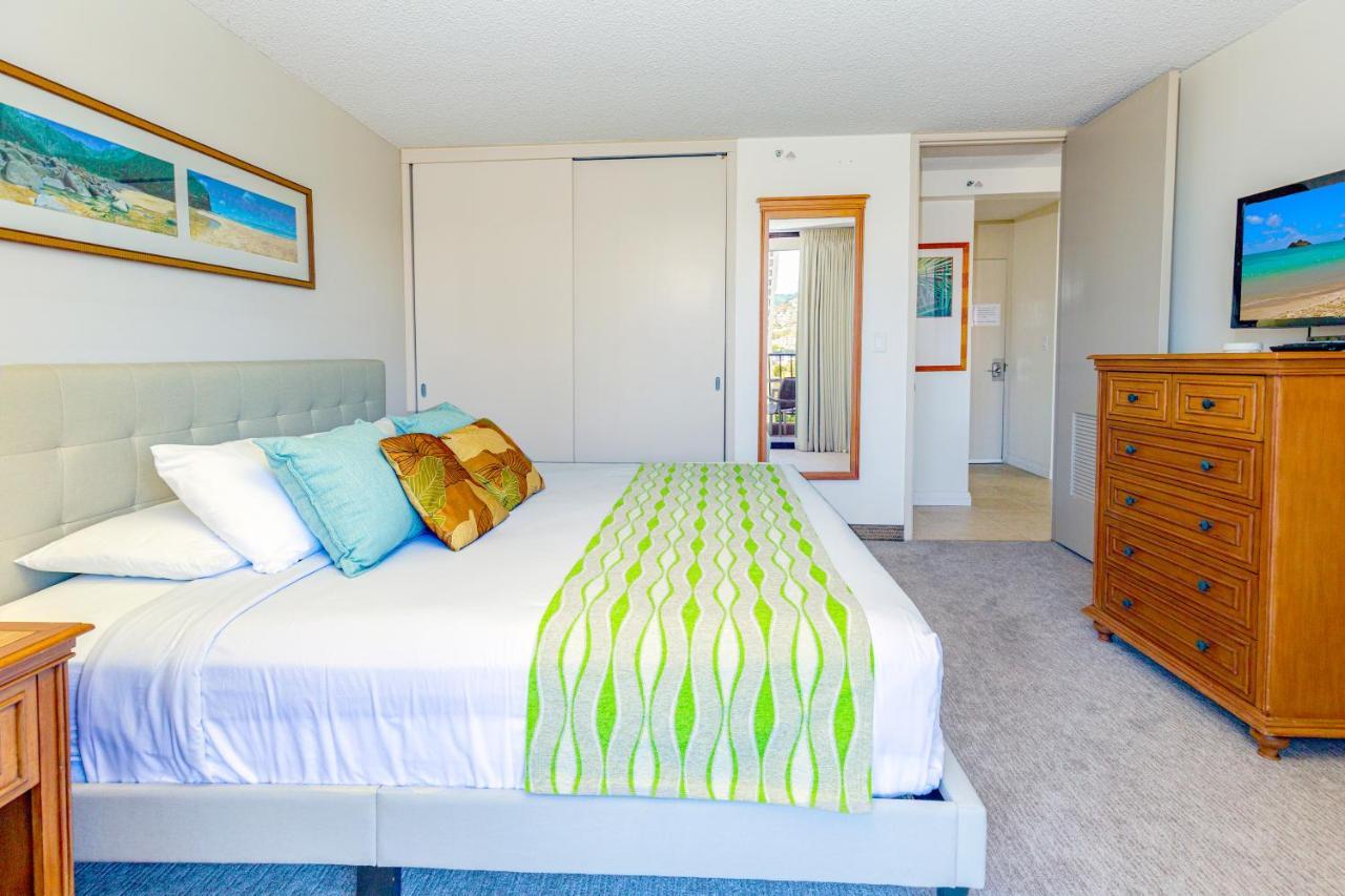 Mountain Views & Steps To Beach - Free Parking! Honolulu Exterior photo