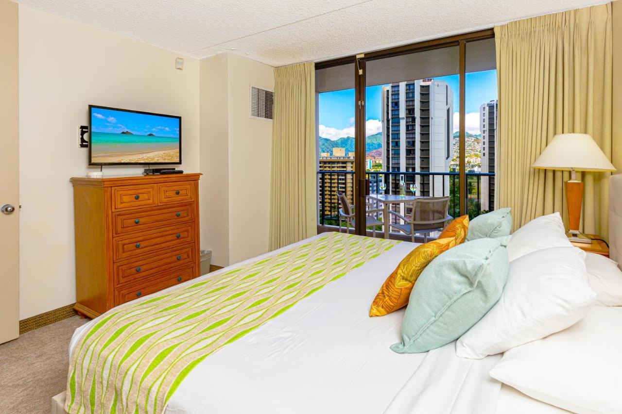 Mountain Views & Steps To Beach - Free Parking! Honolulu Exterior photo